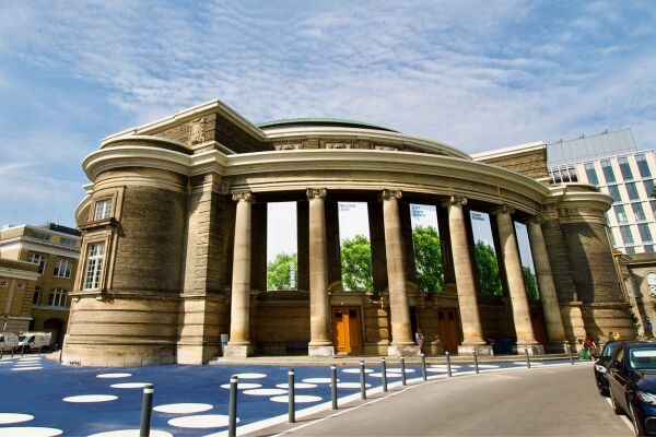 photo of convocation hall.